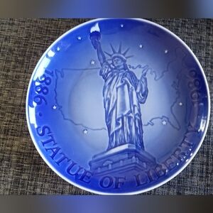 Blue Statue of Liberty Decorative Plate